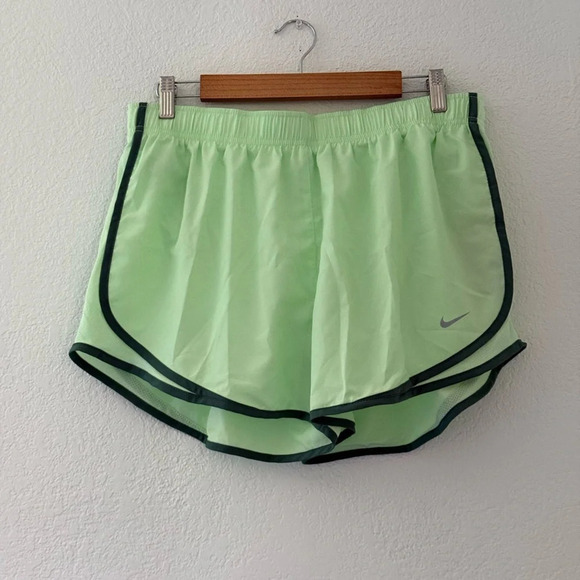 Nike Women’s Dri-FIT Tempo Running Shorts X-Large Lightweight Mesh Lime Green - Picture 4 of 11